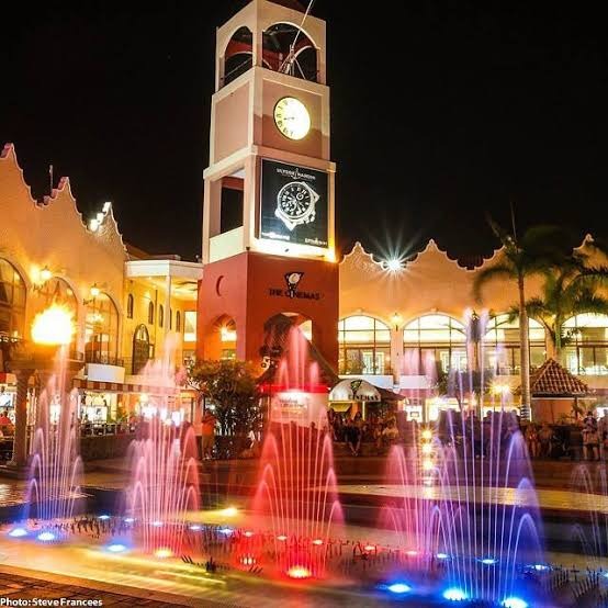 Paseo Herencia fountain show at night